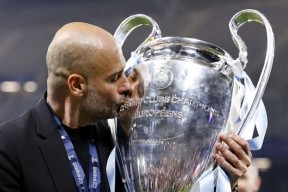 开云登录-冲刺阶段阿贾克斯迎来里程碑：社区盾节点到来，球迷炸锅，高层口径保持一致(阿贾克斯比赛暂停)